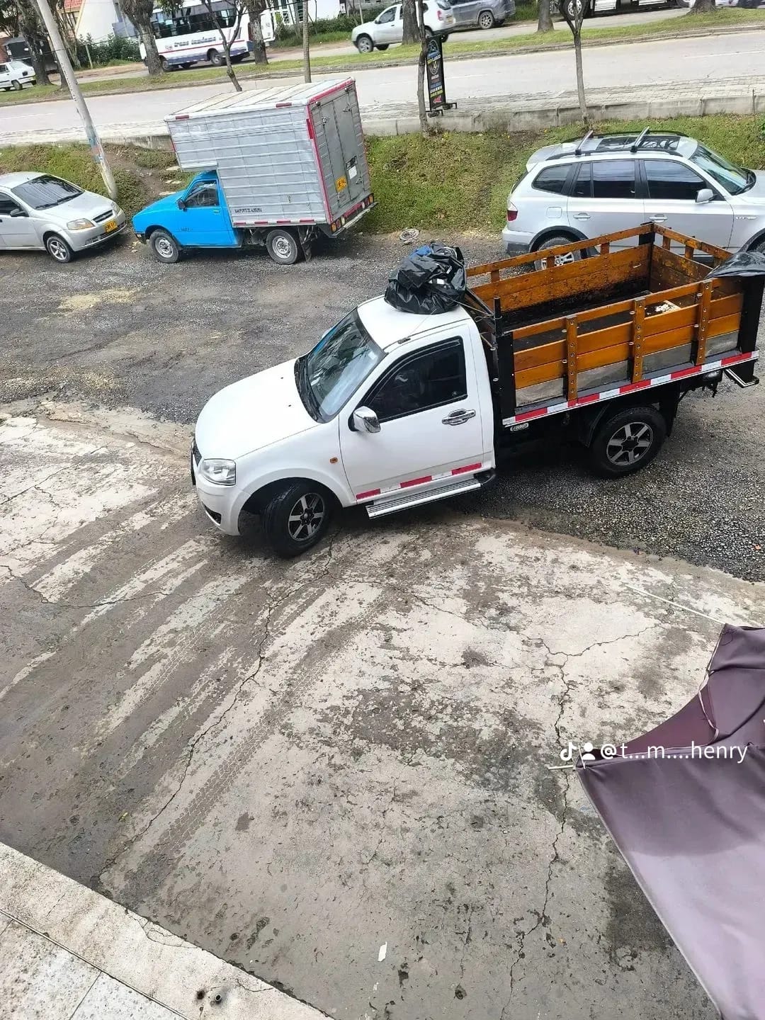 Camioneta de Estacas 2016 - foto 2