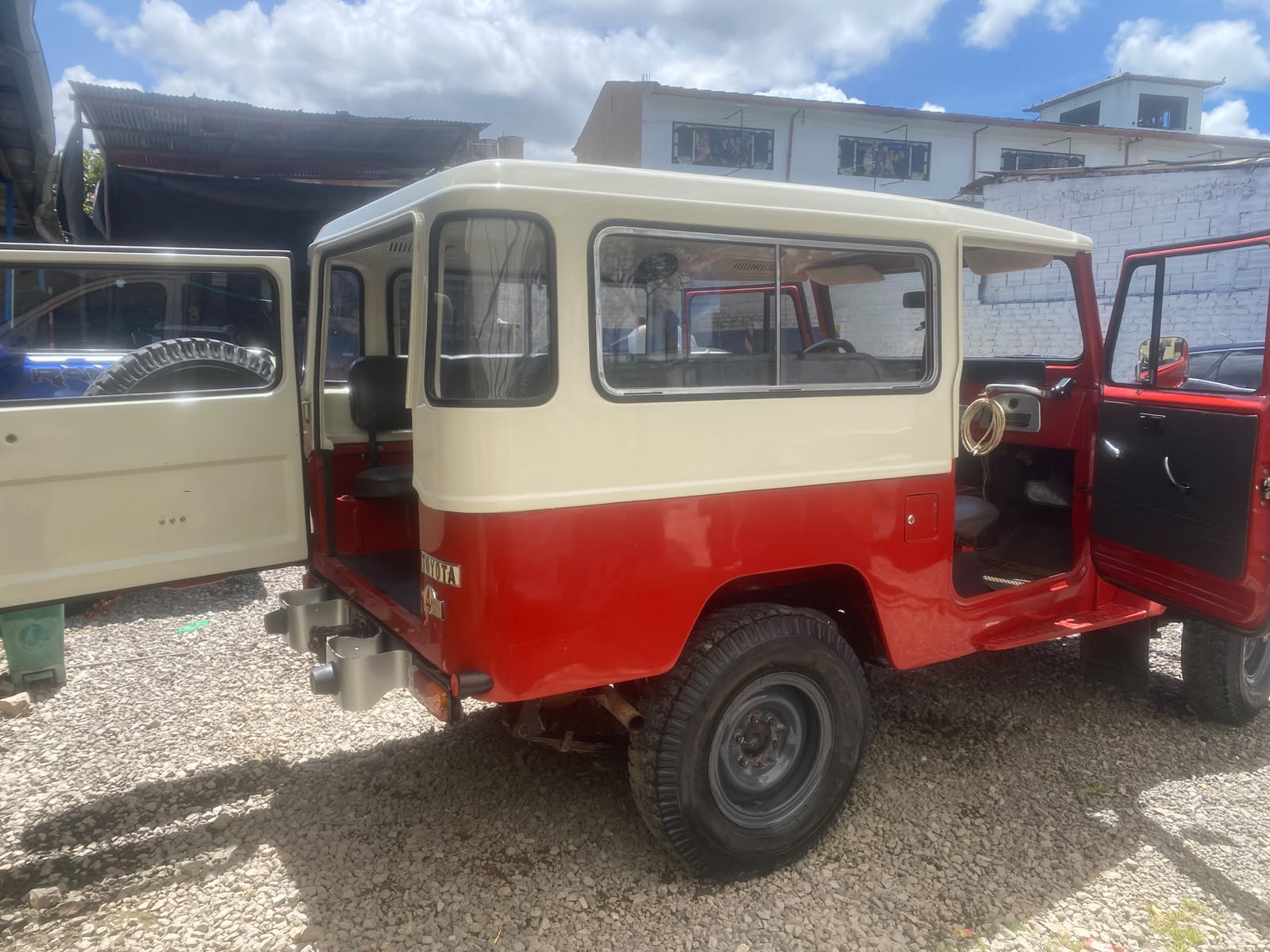 Toyota Land Cruiser FJ 1980 - foto 1