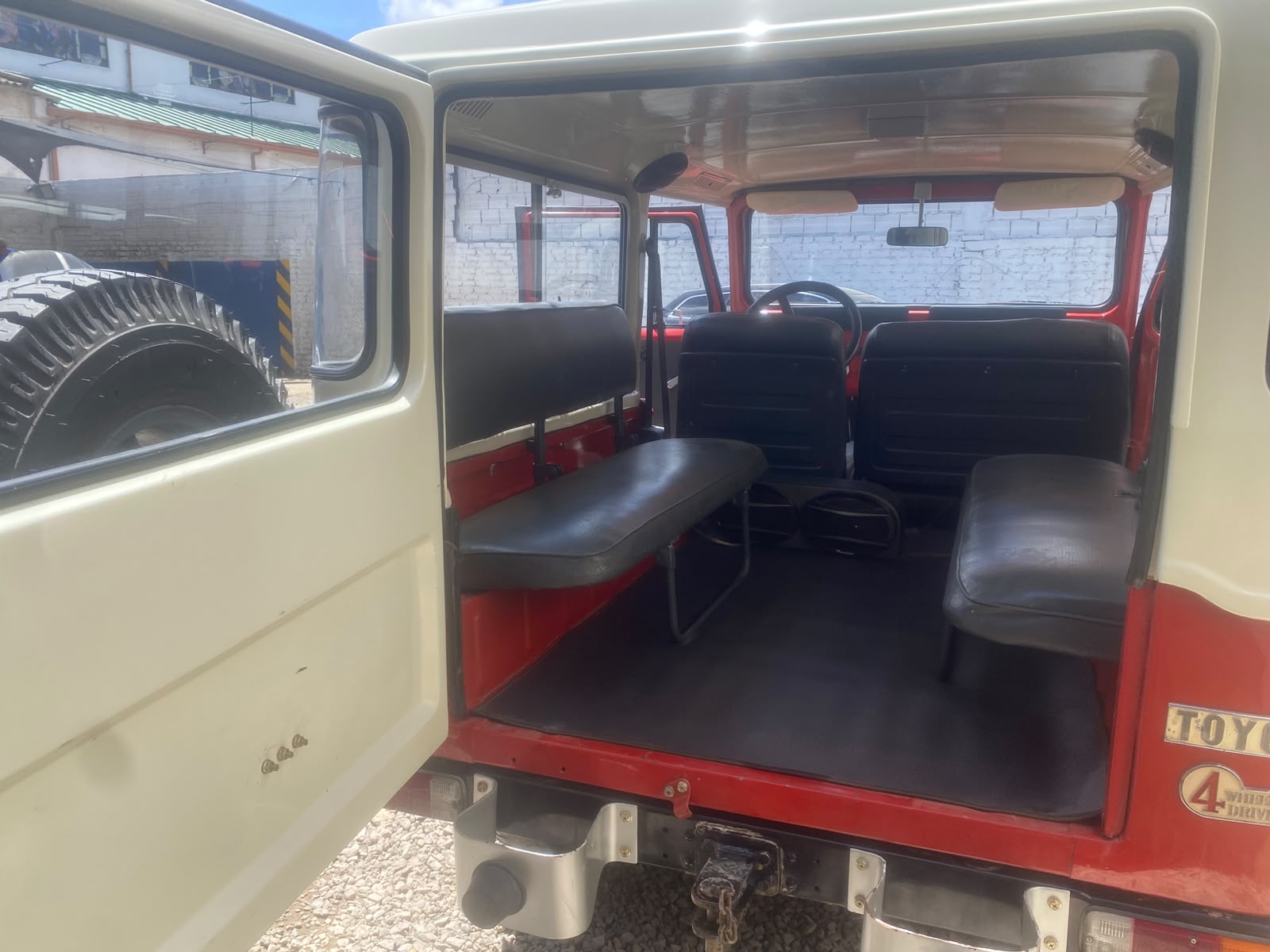 Toyota Land Cruiser FJ 1980 - foto 2